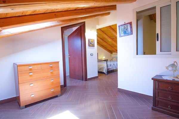 Foto van Ruime Siciliaanse Etna-villa - Vakantiehuis in Trecastagni CT - Landing