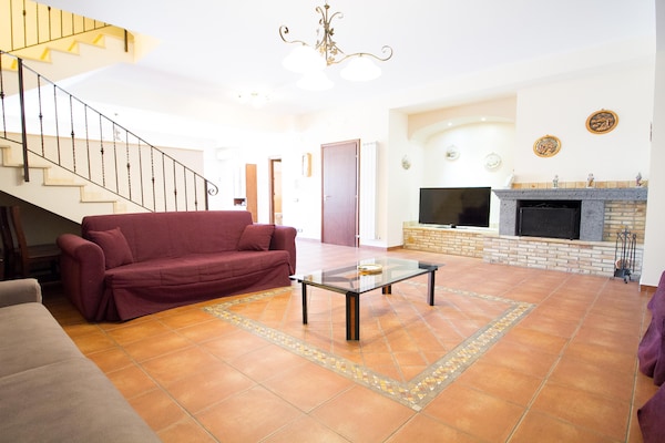 Foto van Ruime Siciliaanse Etna-villa - Vakantiehuis in Trecastagni CT - LivingRoom