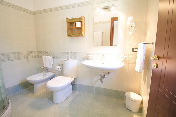 Foto van Ruime Siciliaanse Etna-villa - Vakantiehuis in Trecastagni CT - BathRoom