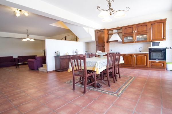 Foto van Ruime Siciliaanse Etna-villa - Vakantiehuis in Trecastagni CT - DiningRoom