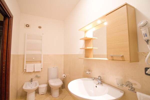 Foto van Ruime Siciliaanse Etna-villa - Vakantiehuis in Trecastagni CT - BathRoom