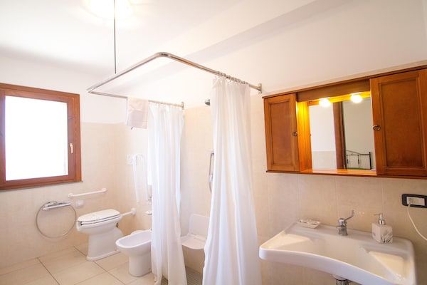 Foto van Ruime Siciliaanse Etna-villa - Vakantiehuis in Trecastagni CT - BathRoom