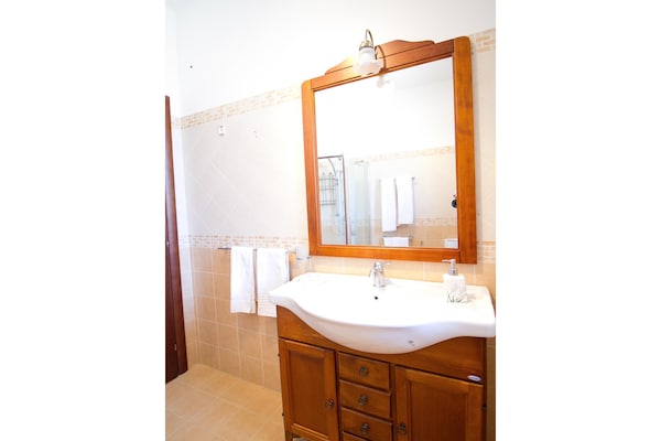 Foto van Ruime Siciliaanse Etna-villa - Vakantiehuis in Trecastagni CT - BathRoom