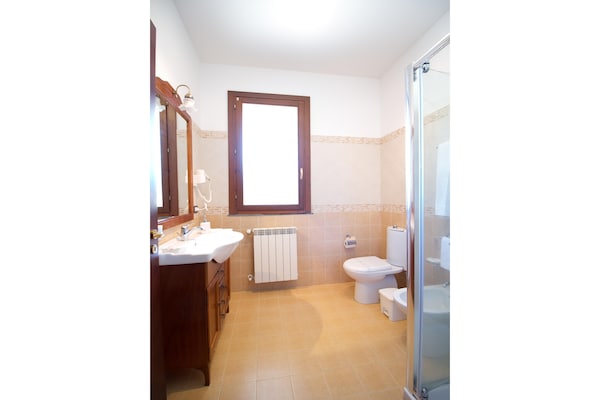 Foto van Ruime Siciliaanse Etna-villa - Vakantiehuis in Trecastagni CT - BathRoom