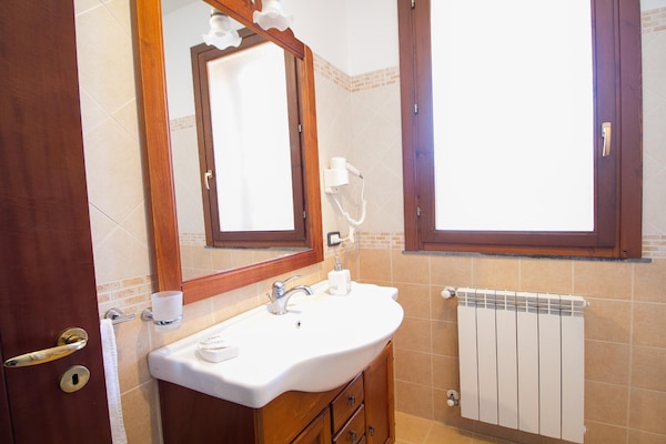 Foto van Ruime Siciliaanse Etna-villa - Vakantiehuis in Trecastagni CT - BathRoom