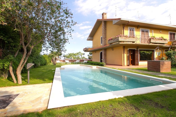 Foto van Siciliaanse villa met uitzicht op zee - Vakantiehuis in Trecastagni CT - PoolOfHouse