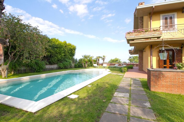 Foto van Siciliaanse villa met uitzicht op zee - Vakantiehuis in Trecastagni CT - PoolOfHouse