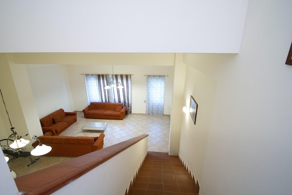 Foto van Siciliaanse villa met uitzicht op zee - Vakantiehuis in Trecastagni CT - LivingRoom