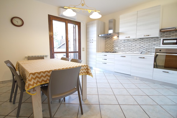 Foto van Siciliaanse villa met uitzicht op zee - Vakantiehuis in Trecastagni CT - DiningRoom