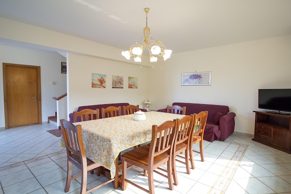 Foto van Siciliaanse villa met uitzicht op zee - Vakantiehuis in Trecastagni CT - DiningRoom