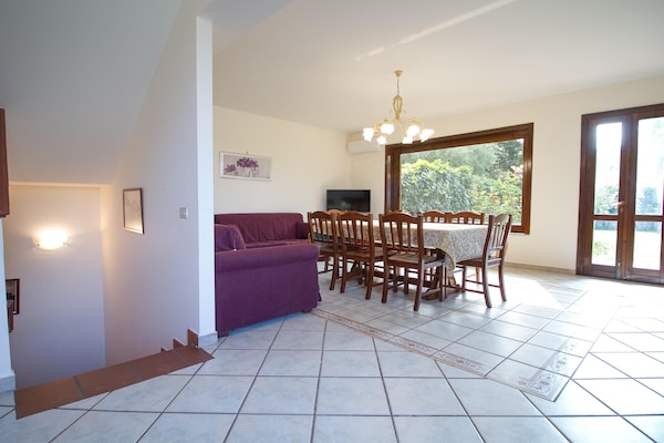 Foto van Siciliaanse villa met uitzicht op zee - Vakantiehuis in Trecastagni CT - DiningRoom