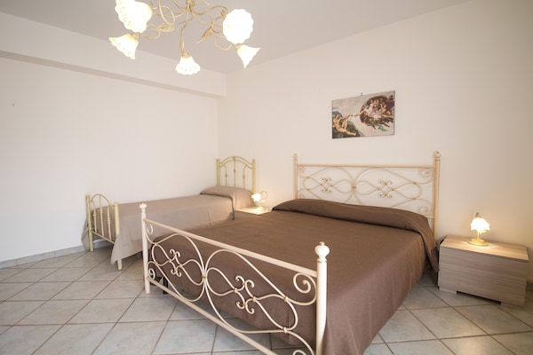 Foto van Siciliaanse villa met uitzicht op zee - Vakantiehuis in Trecastagni CT - BedRoom