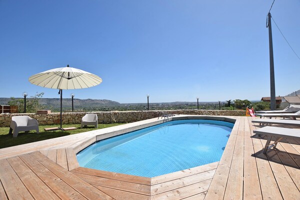 Foto van Vakantiehuis Floridia met privézwembad - Vakantiehuis in Floridia - PoolOfHouse