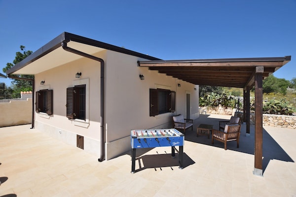 Foto van Vakantiehuis Floridia met privézwembad - Vakantiehuis in Floridia - ExteriorSummer