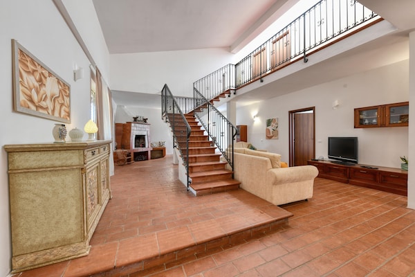 Foto van Villa met privézwembad - Vakantiehuis in Floridia (SR) - LivingRoom