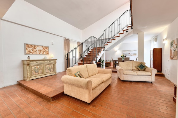 Foto van Villa met privézwembad - Vakantiehuis in Floridia (SR) - LivingRoom