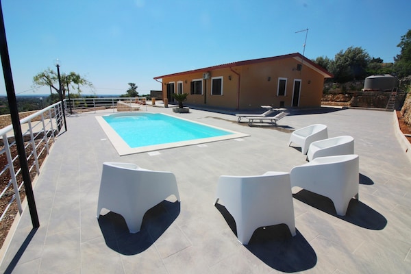 Foto van Vakantiehuis in Floridia met zwembad - Vakantiehuis in Floridia (SR) - ExteriorSummer
