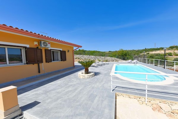 Foto van Vakantiehuis in Floridia met zwembad - Vakantiehuis in Floridia (SR) - TerraceBalcony