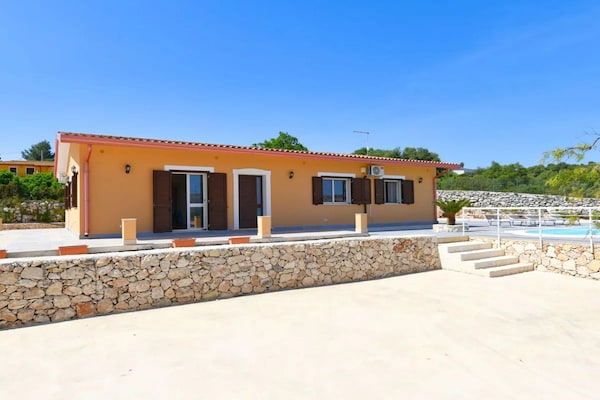 Foto van Vakantiehuis in Floridia met zwembad - Vakantiehuis in Floridia (SR) - ExteriorSummer
