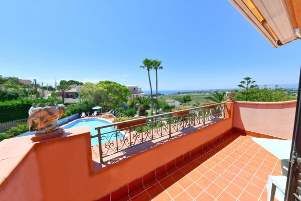 Foto van Villa met privézwembad nabij Terrauzza - Vakantiehuis in Siracusa Terrauzza - TerraceBalcony