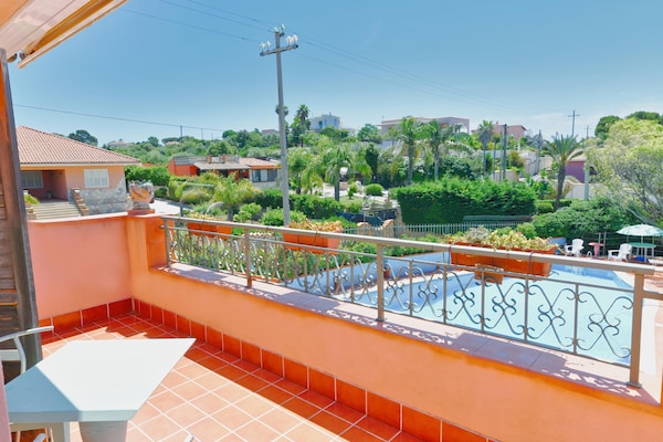 Foto van Villa met privézwembad nabij Terrauzza - Vakantiehuis in Siracusa Terrauzza - TerraceBalcony