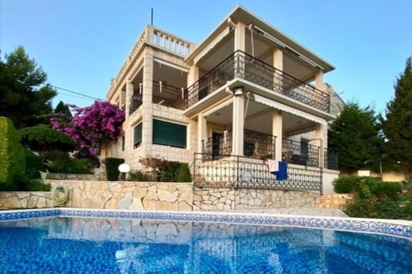 Foto van Villa Maja Ratac-Sutomore - Vakantiehuis in Bar - ExteriorSummer