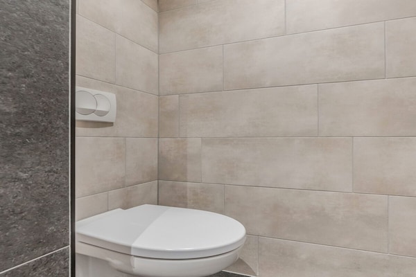 Foto van Rietgedekte bungalow met privéterras - Vakantiehuis in Baarle-nassau - BathRoom