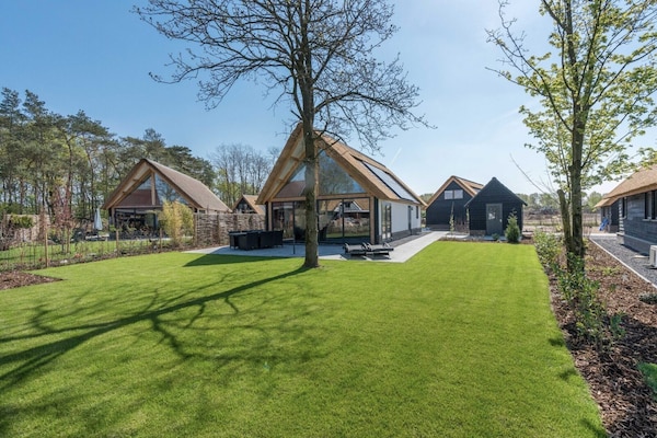 Foto van Rietgedekte bungalow met privéterras - Vakantiehuis in Baarle-nassau - GardenSummer