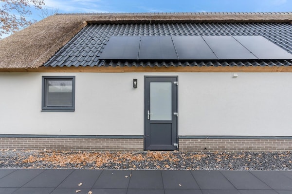 Foto van Bungalow met uitzicht op vijver - Vakantiehuis in Baarle-nassau - HallReception