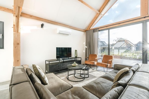 Foto van Bungalow met uitzicht op vijver - Vakantiehuis in Baarle-nassau - LivingRoom