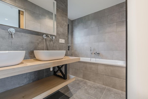 Foto van Bungalow met uitzicht op vijver - Vakantiehuis in Baarle-nassau - BathRoom