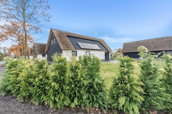 Foto van Bungalow met uitzicht op vijver - Vakantiehuis in Baarle-nassau - AreaSummer1KM