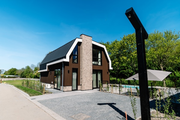 Foto van Verblijf met privézwembad en hot tub - Vakantiehuis in Waarland - ExteriorSummer