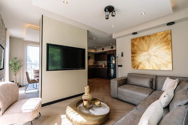 Foto van Verblijf met privézwembad en hot tub - Vakantiehuis in Waarland - LivingRoom