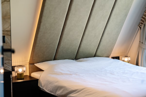 Foto van Verblijf met privézwembad en hot tub - Vakantiehuis in Waarland - BedRoom