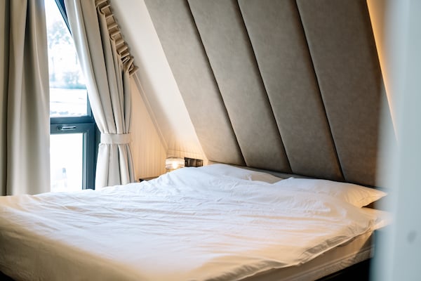 Foto van Verblijf met privézwembad en hot tub - Vakantiehuis in Waarland - BedRoom