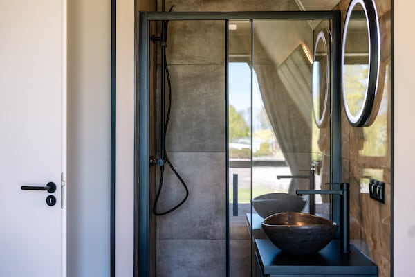 Foto van Verblijf met privézwembad en hot tub - Vakantiehuis in Waarland - BathRoom