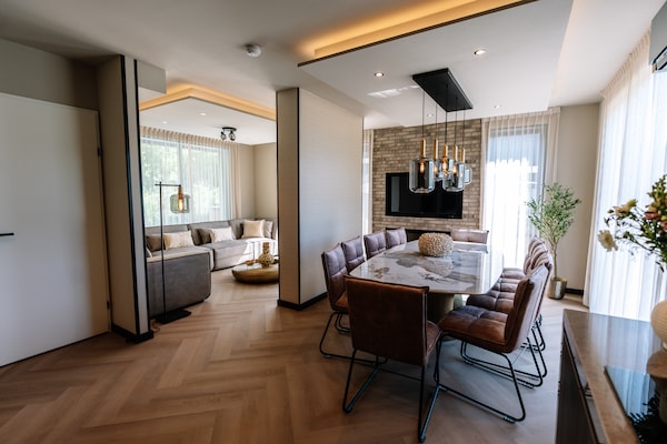 Foto van Verblijf met privézwembad en hot tub - Vakantiehuis in Waarland - DiningRoom