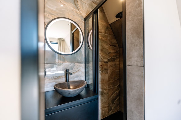 Foto van Verblijf met privézwembad en hot tub - Vakantiehuis in Waarland - BathRoom