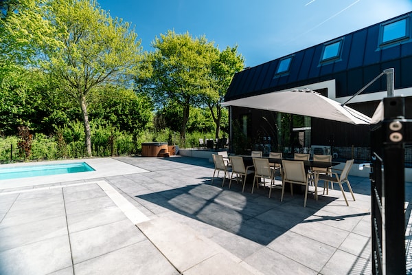 Foto van Verblijf met privézwembad en hot tub - Vakantiehuis in Waarland - TerraceBalcony