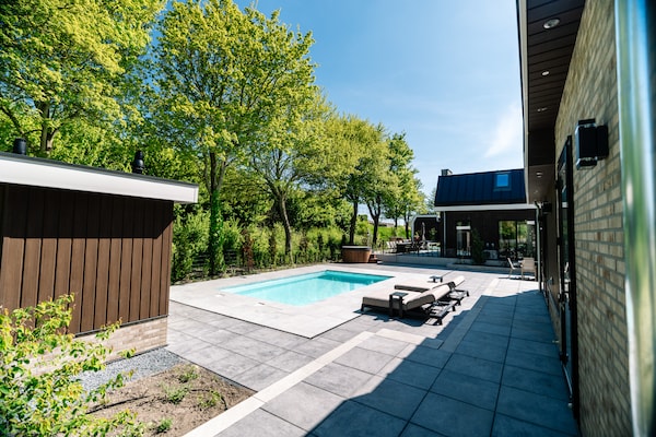 Foto van Verblijf met privézwembad en hot tub - Vakantiehuis in Waarland - PoolOfHouse