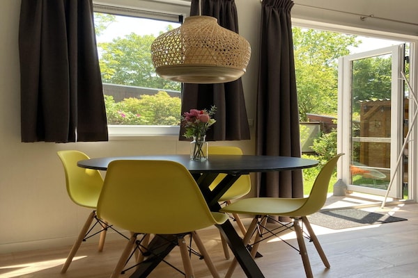 Foto van Modern chalet met tuin en terras - Vakantiehuis in Sint Maartenszee - DiningRoom