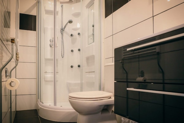 Foto van Villa in Nederland met Privézwembad - Vakantiehuis in Voorthuizen - BathRoom