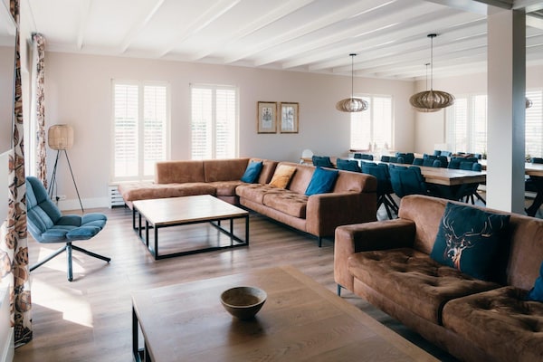 Foto van Villa in Nederland met Privézwembad - Vakantiehuis in Voorthuizen - LivingRoom