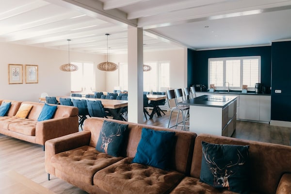 Foto van Villa in Nederland met Privézwembad - Vakantiehuis in Voorthuizen - LivingRoom