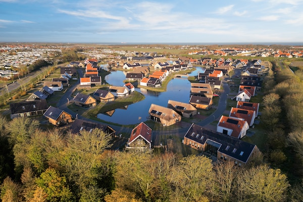 Foto van Luxe villa in Nieuwvliet-Bad met privézwembad - Vakantiehuis in Nieuwvliet - ExteriorSummer