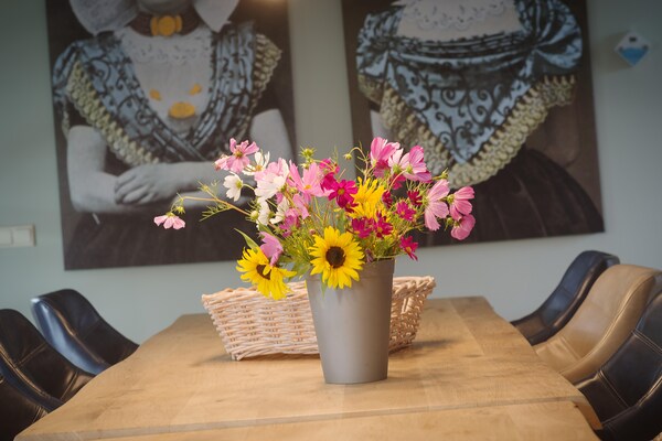 Foto van Villa in Colijnsplaat met Privézwembad - Vakantiehuis in Colijnsplaat - DiningRoom