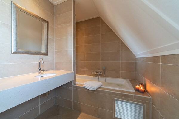 Foto van Villa in Colijnsplaat met Privézwembad - Vakantiehuis in Colijnsplaat - BathRoom