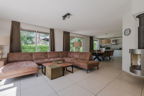 Foto van Villa in Arcen met Privézwembad & Wellness - Vakantiehuis in Arcen - LivingRoom