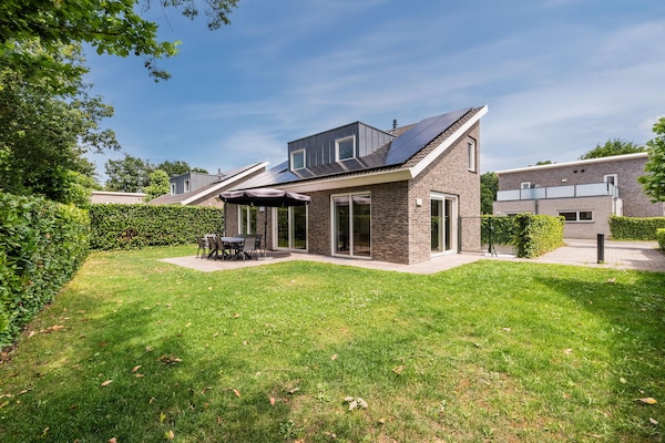 Foto van Villa in Arcen met Privézwembad & Wellness - Vakantiehuis in Arcen - ExteriorSummer
